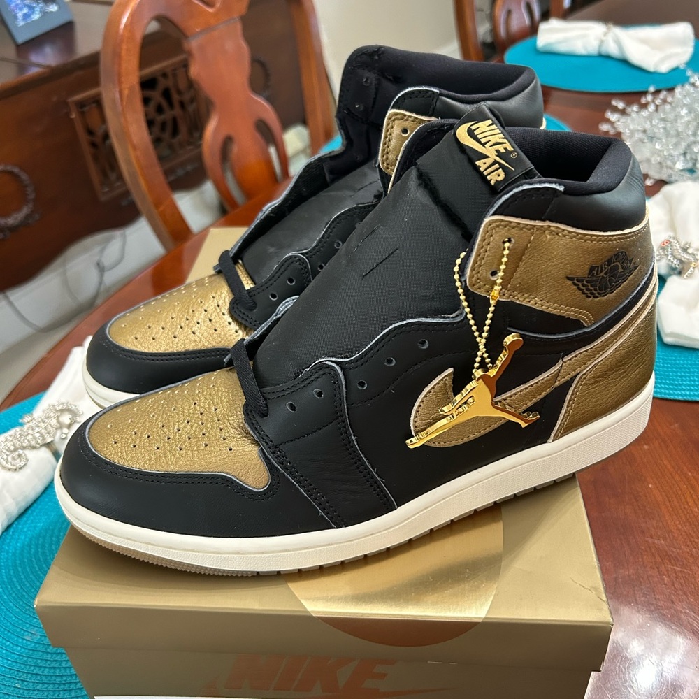 Nike Air Jordon 1 Retro Black and Gold High-Top Sneakers - Picture 4 of 4